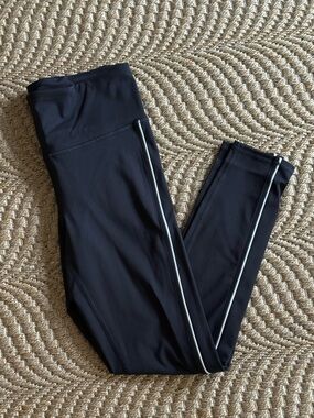 GAP Fit Black Leggings White Pinstripe Varsity Small NWT Yoga Pants Retail $70